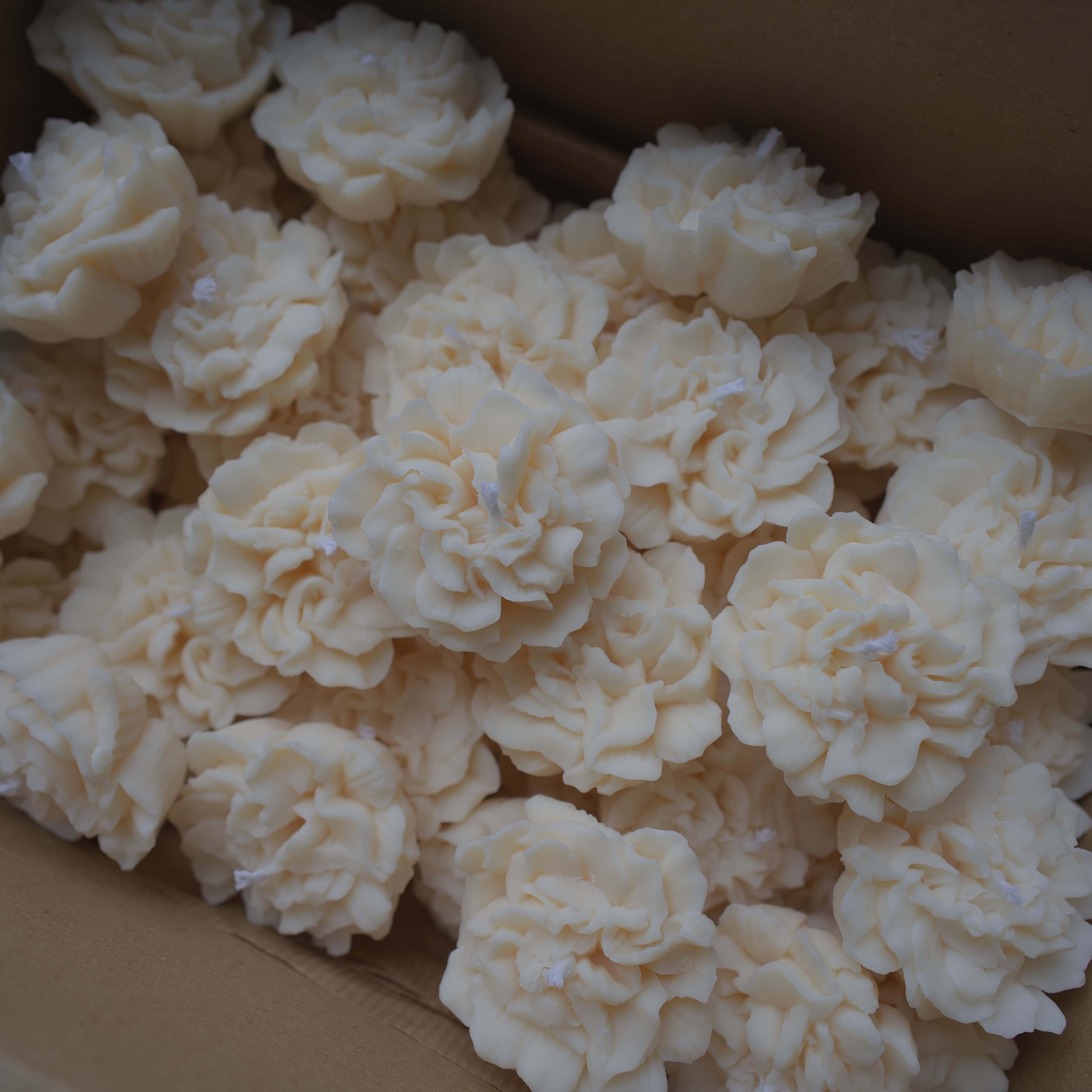 Bougie moulée en forme de fleur, cire de soja